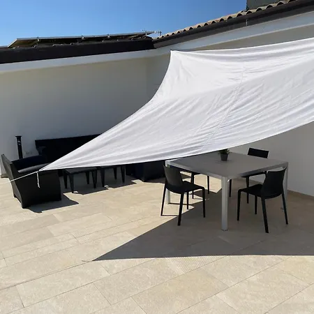 Santa Lucia Apartament *